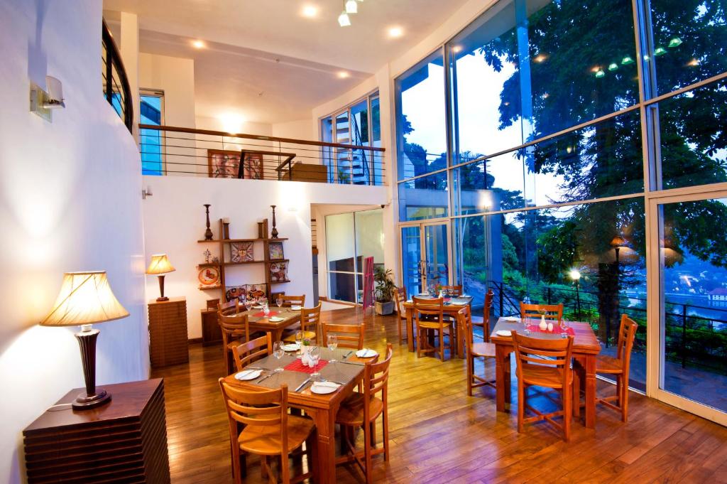 Gallery 16